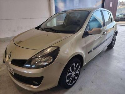 Usado Renault Clio II Authentique 70 CV (51 kW) 2007 Beige Berlina