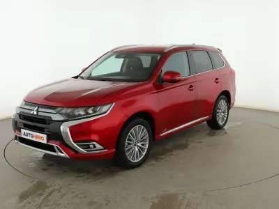 Usado Mitsubishi Outlander P-HEV 224 CV (164 kW) 2021 Rojo SUV