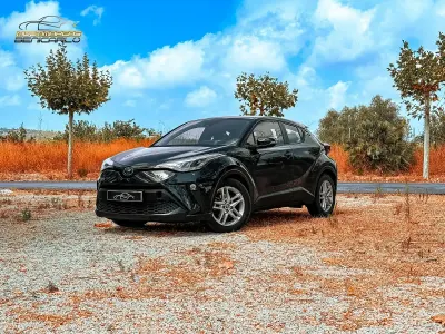 Usado Toyota C-HR Active 122 CV (89 kW) 2022 Negro SUV