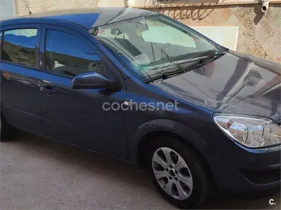 Usado Opel Astra Enjoy 115 CV (84 kW) 2008 Gris / plata Berlina