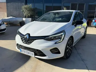Usado Renault Clio Techno 91 CV (66 kW) 2023 Blanco Utilitario