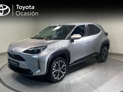 Usado Toyota Yaris Cross Style 116 CV (85 kW) 2022 Gris / plata SUV