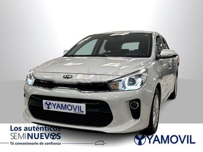 Usado Kia Rio GT-Line 84 CV (61 kW) 2019 Gris / plata Berlina