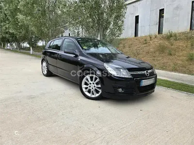 Usado Opel Astra Cosmo 150 CV (110 kW) 2006 Negro Berlina