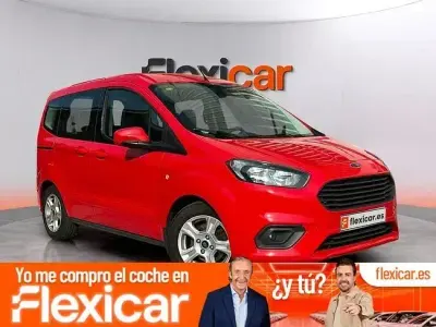 Usado Ford Tourneo Courier Ambiente 100 CV (73 kW) 2018 Rojo Monovolumen