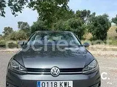 Usado VW Golf VII 110 CV (80 kW) 2019 Gris / plata Familiar