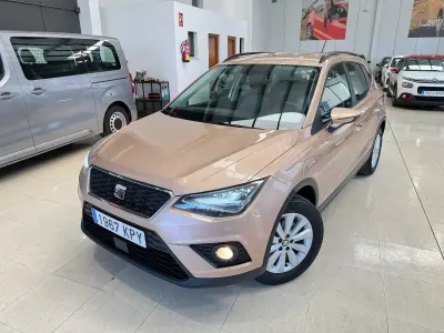 Usado Seat Arona Ecomotive 95 CV (69 kW) 2018 Gris SUV