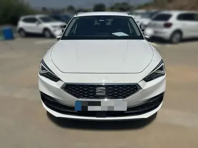 Usado Seat Leon XCELLENCE 150 CV (110 kW) 2022 Blanco Berlina