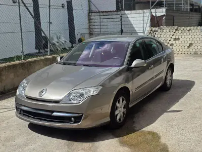 Usado Renault Laguna III Dynamique 150 CV (110 kW) 2010 Granate Berlina