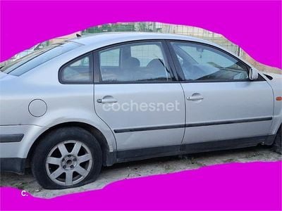 Gris / plata Usado 1999 VW Passat Trendline Berlina | 700 € (Super precio)