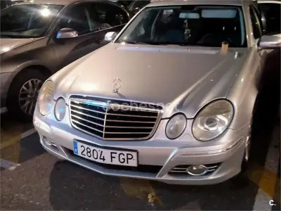 Usado Mercedes E220 Avantgarde 150 CV (110 kW) 2006 Gris / plata Berlina