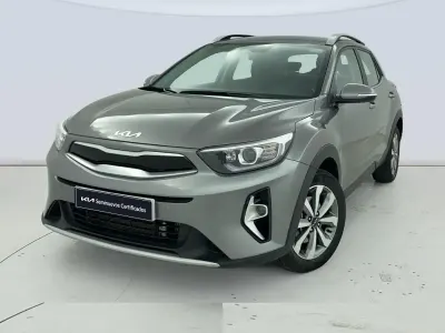 Usado Kia Stonic 100 CV (73 kW) 2025 Gris SUV