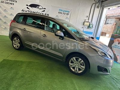 Gris / plata Usado 2016 Peugeot 5008 Allure Monovolumen | 9990 € (Precio justo)