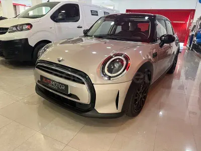Usado Mini Cooper 156 CV (114 kW) 2024 Beige Utilitario