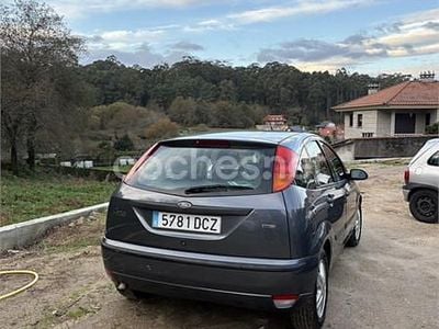 Usado Ford Focus Trend 100 CV (73 kW) 2004 Azul Berlina
