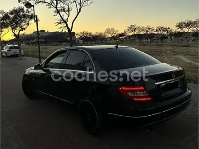 Usado Mercedes C200 Avantgarde 136 CV (100 kW) 2011 Negro Berlina