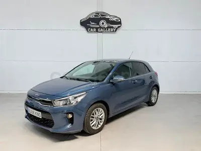 Usado Kia Rio 100 CV (73 kW) 2018 Azul Berlina