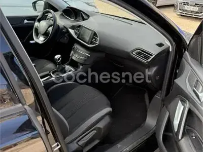 Usado Peugeot 308 Style 120 CV (88 kW) 2016 Negro Berlina