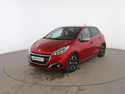Usado Peugeot 208 82 CV (60 kW) 2019 Rojo Utilitario