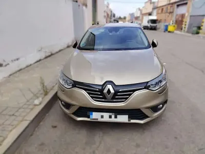 Usado Renault Mégane IV Zen 132 CV (97 kW) 2017 Beige Utilitario
