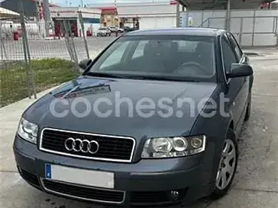 Usado Audi A4 130 CV (95 kW) 2002 Gris / plata Berlina