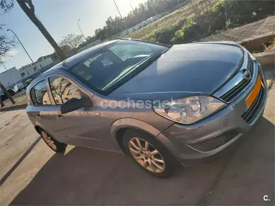 Używany Opel Astra Enjoy 100 KM (73 kW) 2007 Szary Sedan/Limuzyna