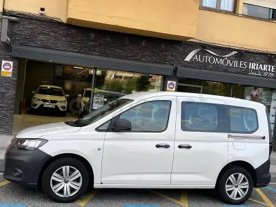 Usado VW Caddy 122 CV (89 kW) 2021 Blanco Monovolumen