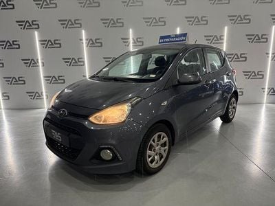 Usado Hyundai i10 67 CV (49 kW) 2016 Gris Utilitario