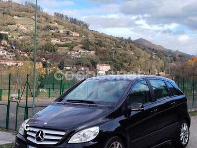 Usado Mercedes B180 109 CV (80 kW) 2010 Negro Monovolumen