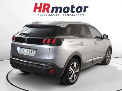 Usado Peugeot 3008 Allure 131 CV (96 kW) 2020 Gris / plata SUV