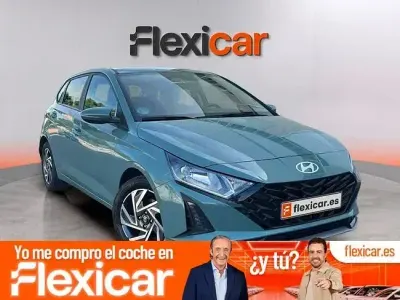Usado Hyundai i20 100 CV (73 kW) 2024 Verde Utilitario