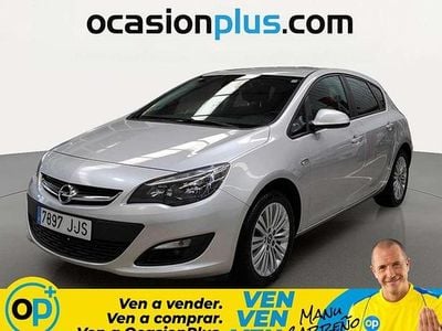Usado Opel Astra Selective 110 CV (80 kW) 2015 Plateado Utilitario