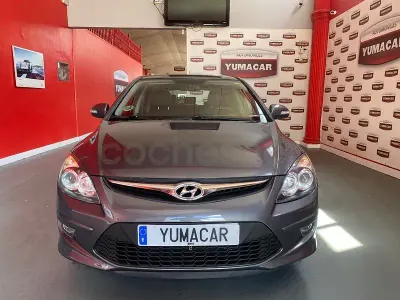 Käytetty Hyundai i30 Comfort 109 HP (80 kW) 2011 Harmaa Sedan