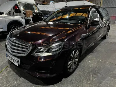 Usado Mercedes E250 204 CV (150 kW) 2015 Violeta / lila Familiar