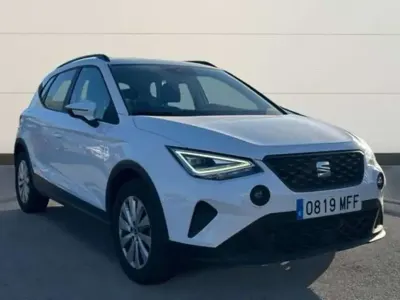 Usado Seat Arona Style 110 CV (80 kW) 2023 Blanco SUV