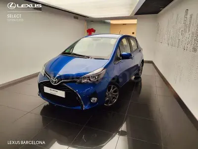 Usado Toyota Yaris Advance 99 CV (72 kW) 2015 Azul Utilitario