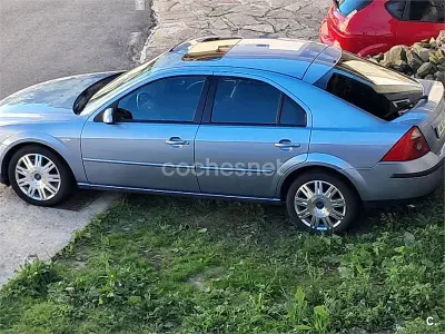 Usado Ford Mondeo Futura 130 CV (95 kW) 2005 Azul Berlina