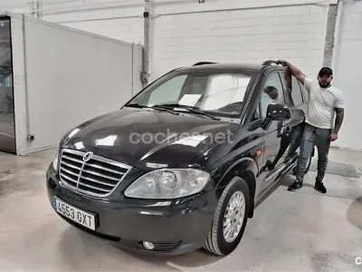 Usado SsangYong Rodius 165 CV (121 kW) 2010 Negro Monovolumen