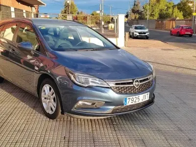 Usado Opel Astra Business 136 HP (100 kW) 2017 Azul Carrinha