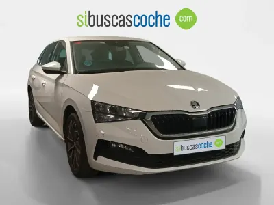 Usado Skoda Scala Ambition 110 CV (80 kW) 2021 Blanco Utilitario