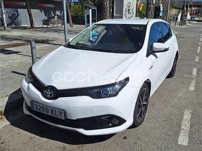 Usado Toyota Auris Hybrid Edition 136 CV (100 kW) 2018 Blanco Berlina