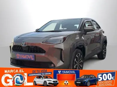 Usado Toyota Yaris Cross Style 116 CV (85 kW) 2024 Gris / plata SUV