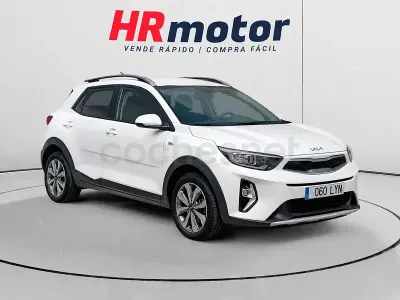 Usado Kia Stonic 100 CV (73 kW) 2022 Blanco SUV