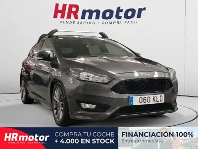 Usado Ford Focus ST-Line 125 CV (91 kW) 2018 Gris / plata Berlina
