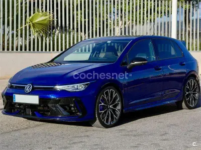 Usado VW Golf VIII R 333 CV (244 kW) 2025 Azul Berlina