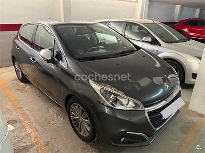 Usado Peugeot 208 Allure 100 CV (73 kW) 2016 Gris / plata Utilitario