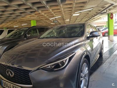 Usado Infiniti Q30 Premium 170 CV (125 kW) 2018 Beige Berlina