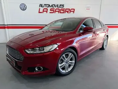 Usado Ford Mondeo Trend 160 CV (117 kW) 2015 Rojo Utilitario