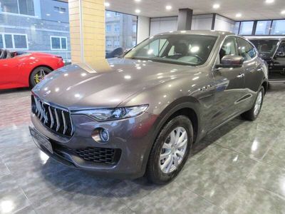 Gris Usado 2018 Maserati Levante SUV | 45.000 € (Un poco caro)