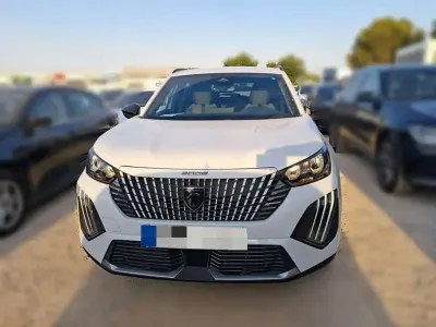 Usado Peugeot 2008 Allure 145 CV (106 kW) 2025 Blanco SUV